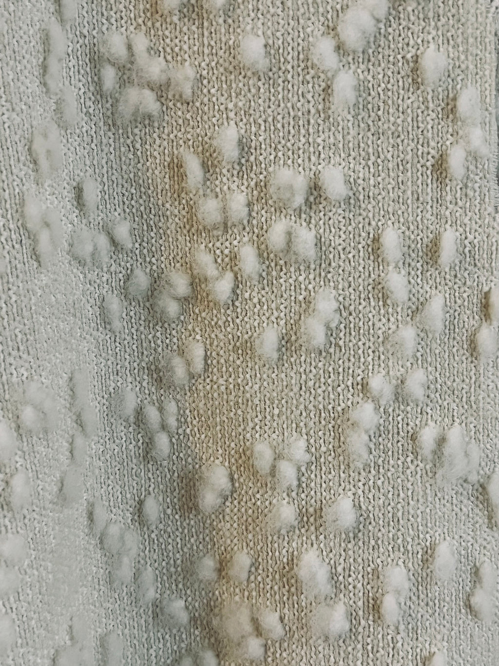 Gilet aperto con spilla