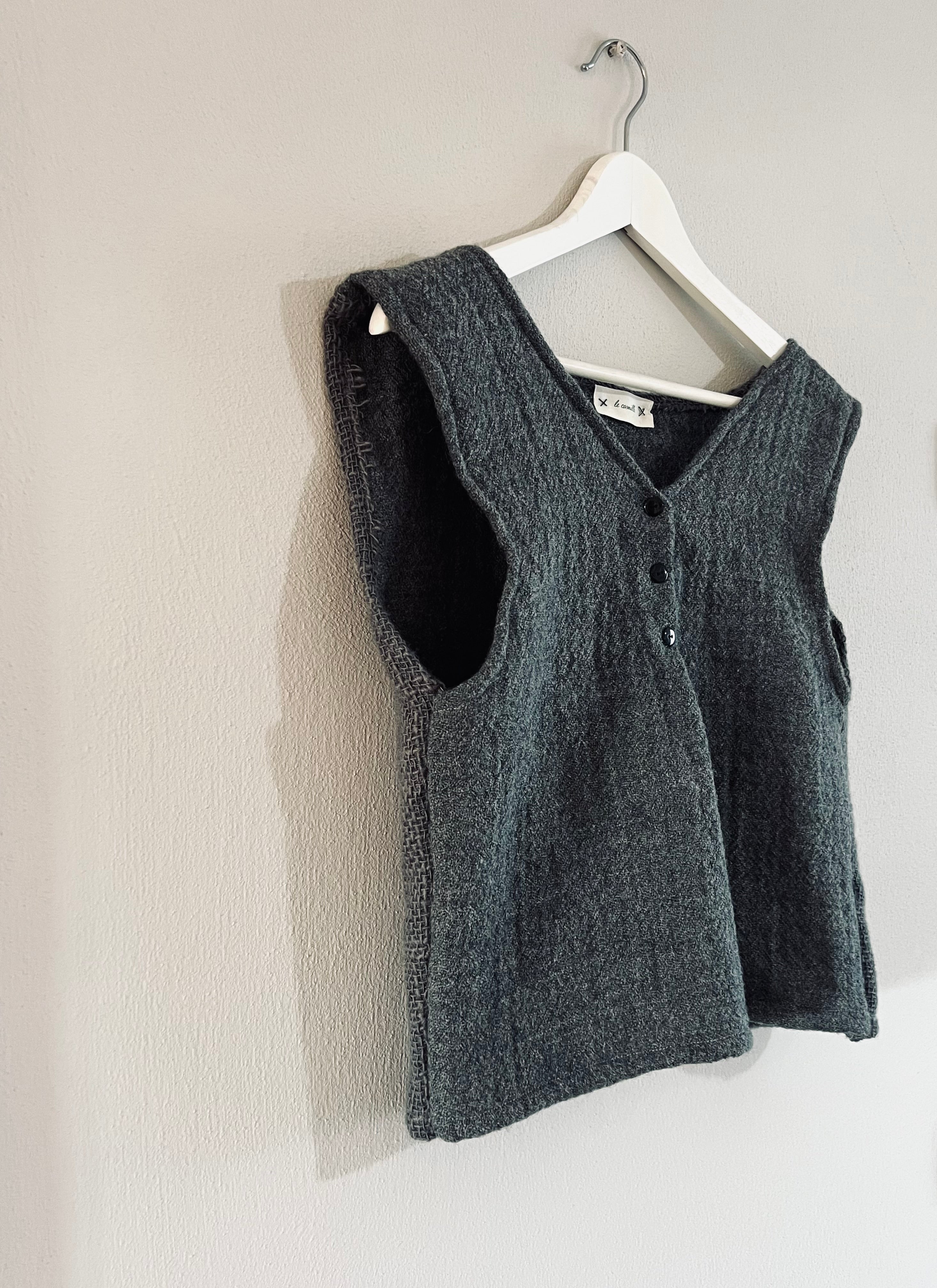 Gilet con bottoncini